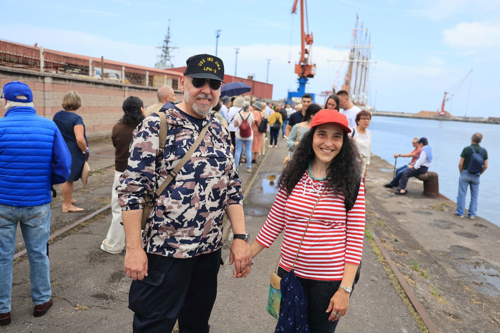 Largas colas en Gijón para visitar el &#039;Elcano&#039;