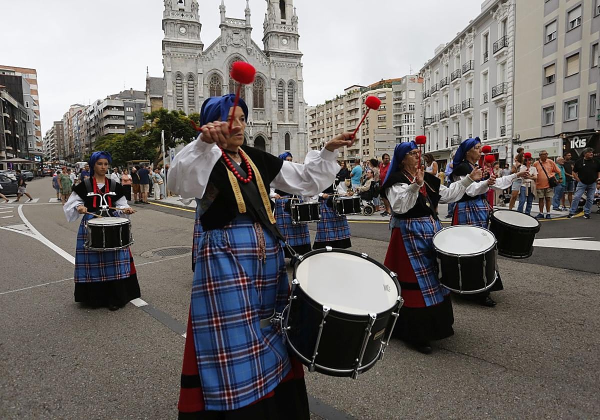 Uno de los desfiles del Festival Intercéltico de Avilés de 2024.
