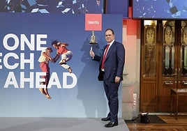 El presidente y CEO de Izertis, Pablo Martín, ha protagonizado este viernes el tradicional toque de campana en el parqué de la Bolsa de Madrid.