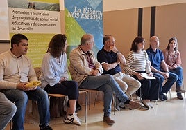 Jordi Arias, Purificación Saavedra, Ángel López, Tomás Fernández, María Pinto, Julio Fernández y Eulalia Vázquez, en la jornada 'La Ribera nos Espera', en el Centro Social La Caballería