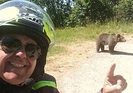 Omar Farang falleció por el ataque de la madre de uno de los oseznos con los que se hizo una foto.