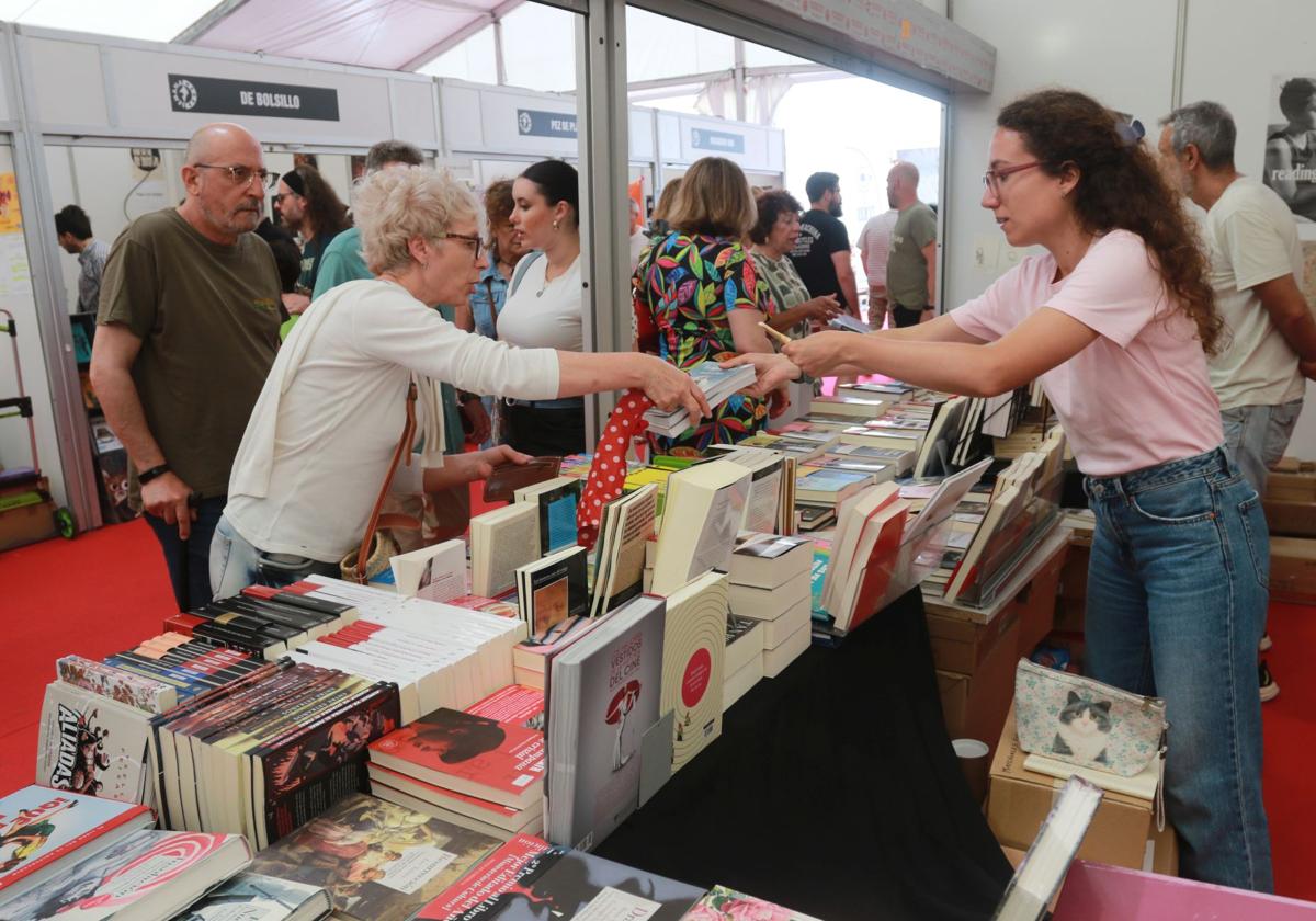 Sábado con mucho ambiente en la Semana Negra de Gijón