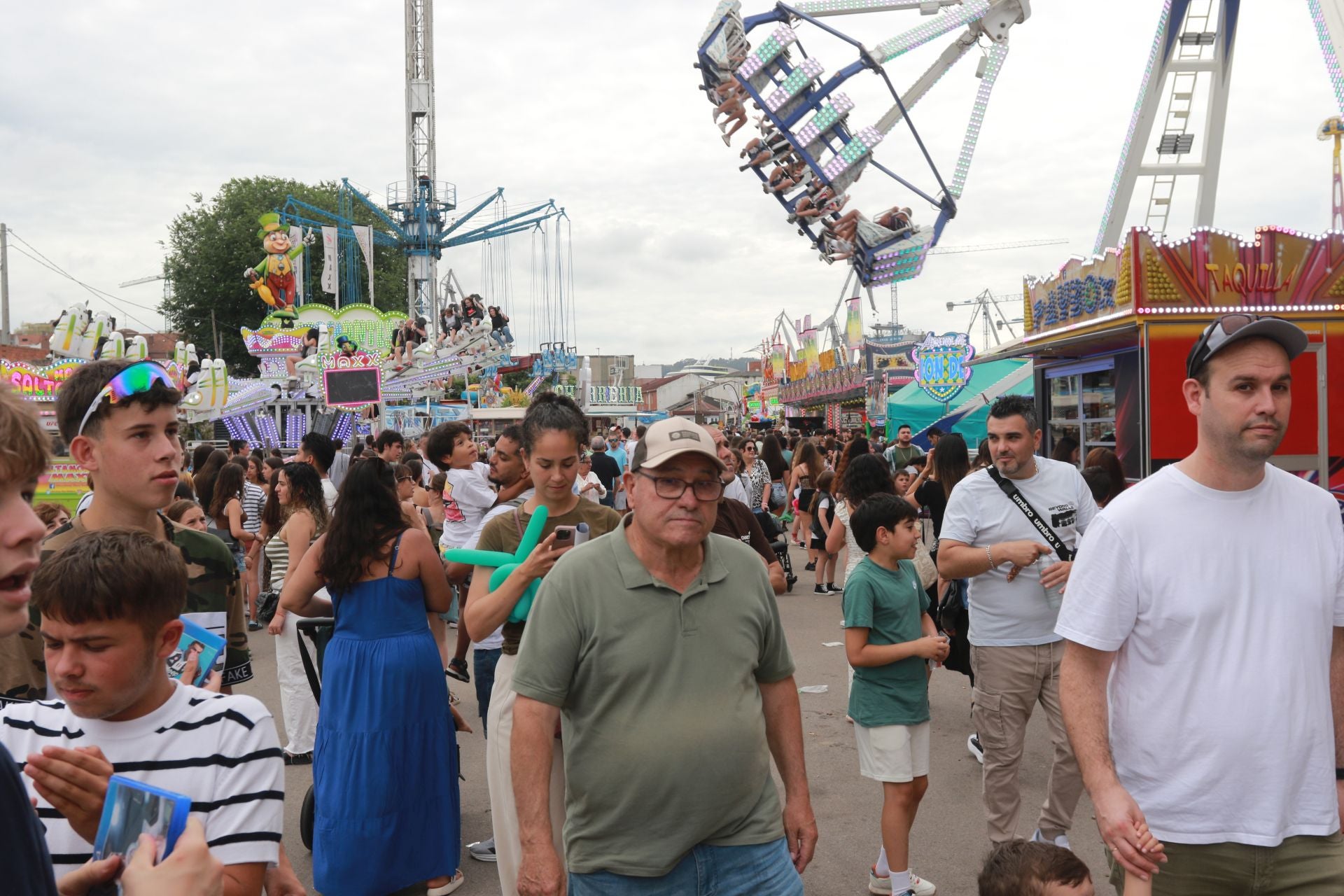 Sábado con mucho ambiente en la Semana Negra de Gijón