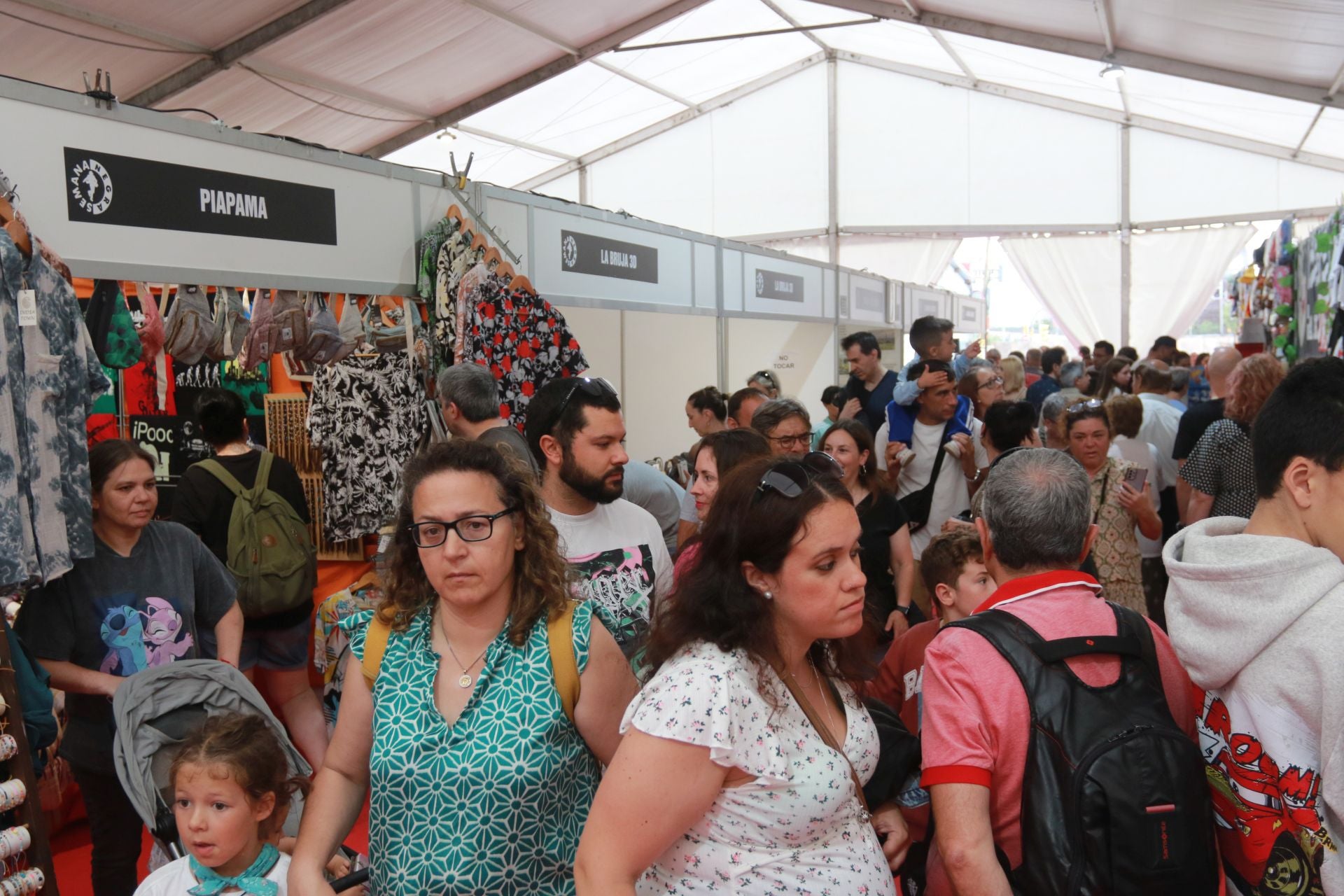 Sábado con mucho ambiente en la Semana Negra de Gijón