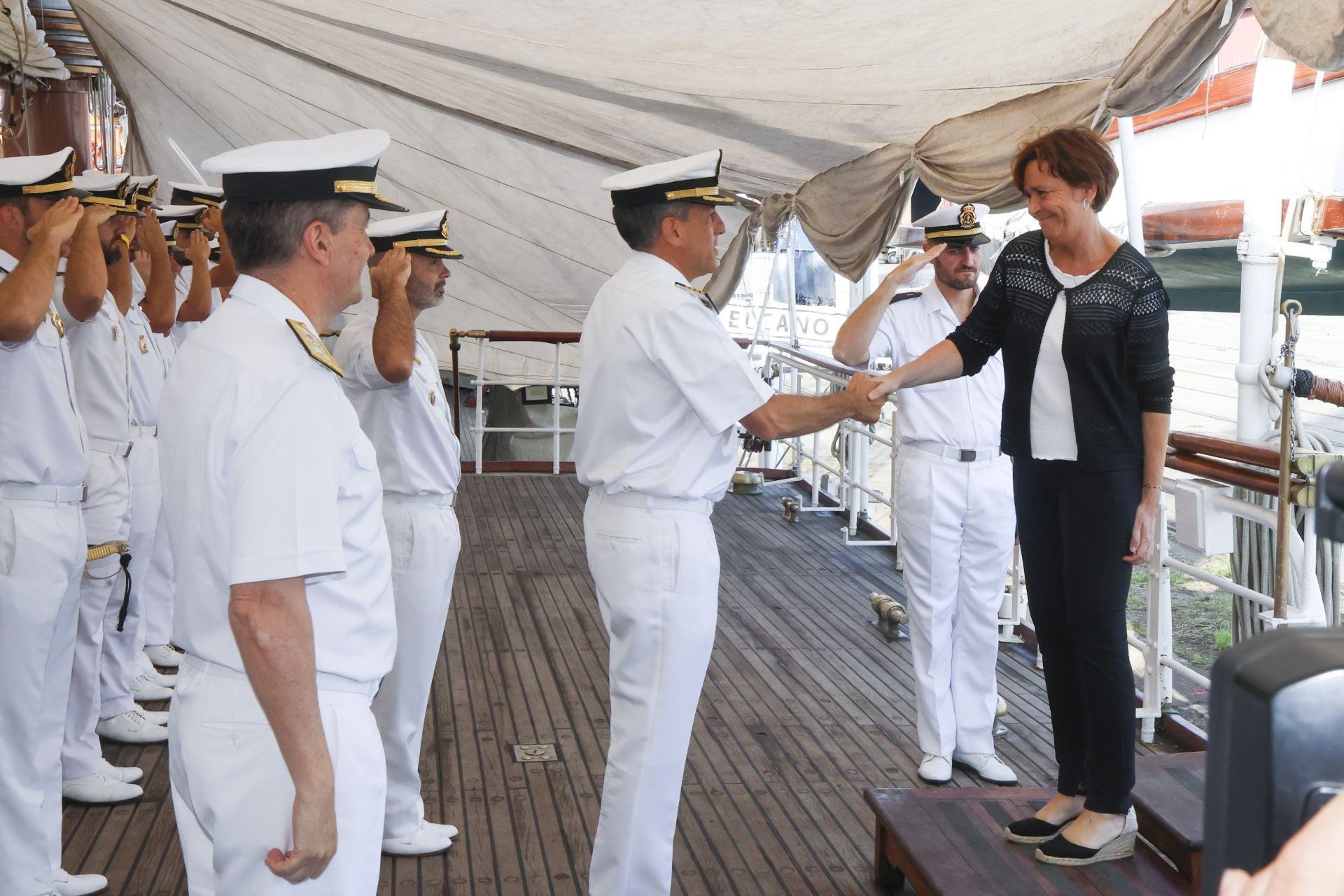 Margarita Robles, a bordo del &#039;Juan Sebastián de Elcano&#039; en Gijón