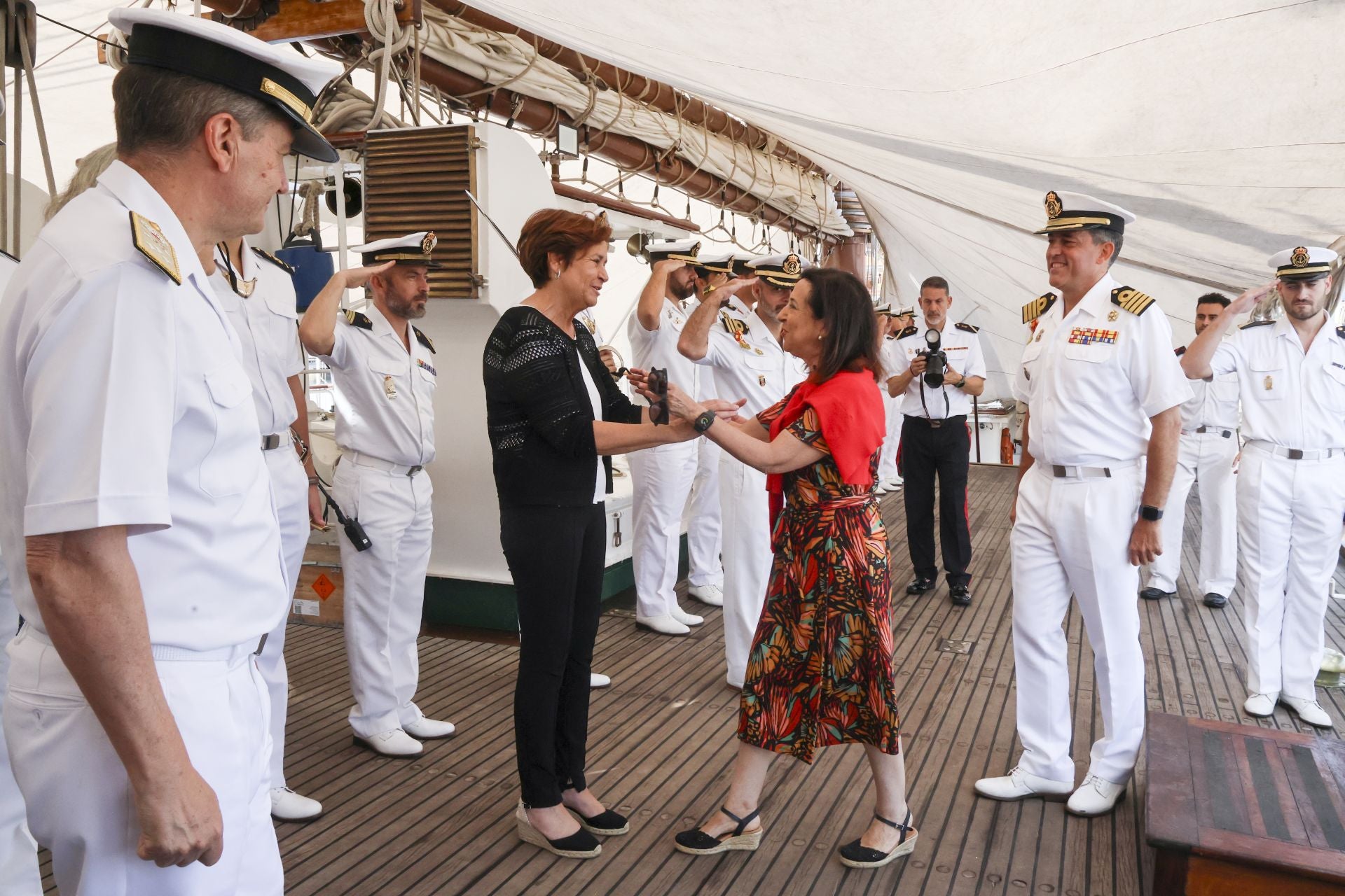 Margarita Robles, a bordo del &#039;Juan Sebastián de Elcano&#039; en Gijón
