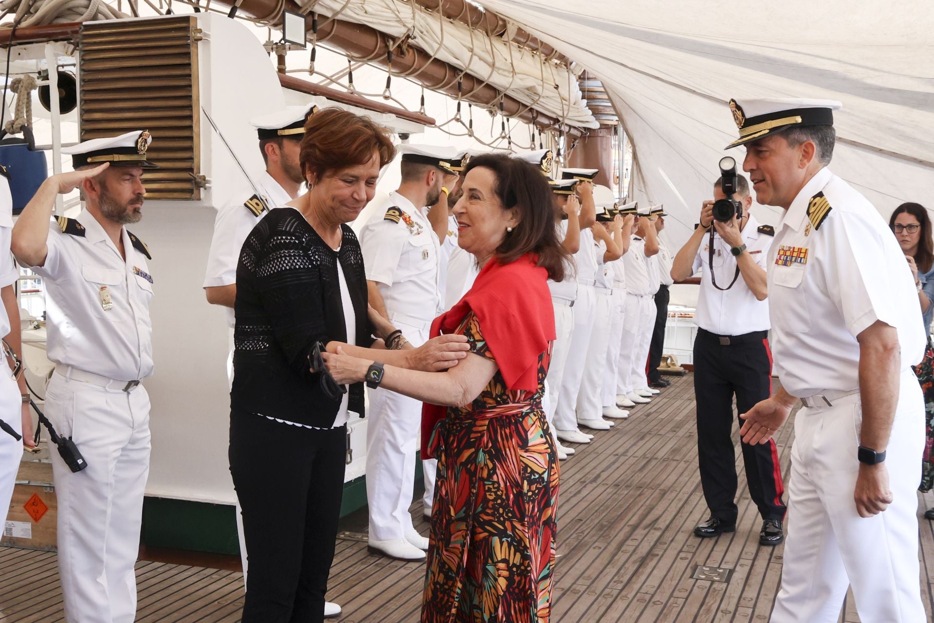 Margarita Robles, a bordo del &#039;Juan Sebastián de Elcano&#039; en Gijón