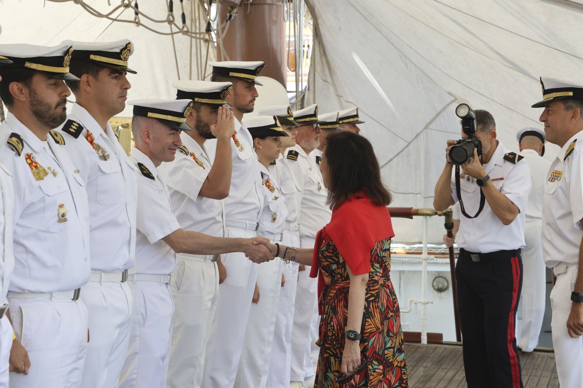 Margarita Robles, a bordo del &#039;Juan Sebastián de Elcano&#039; en Gijón