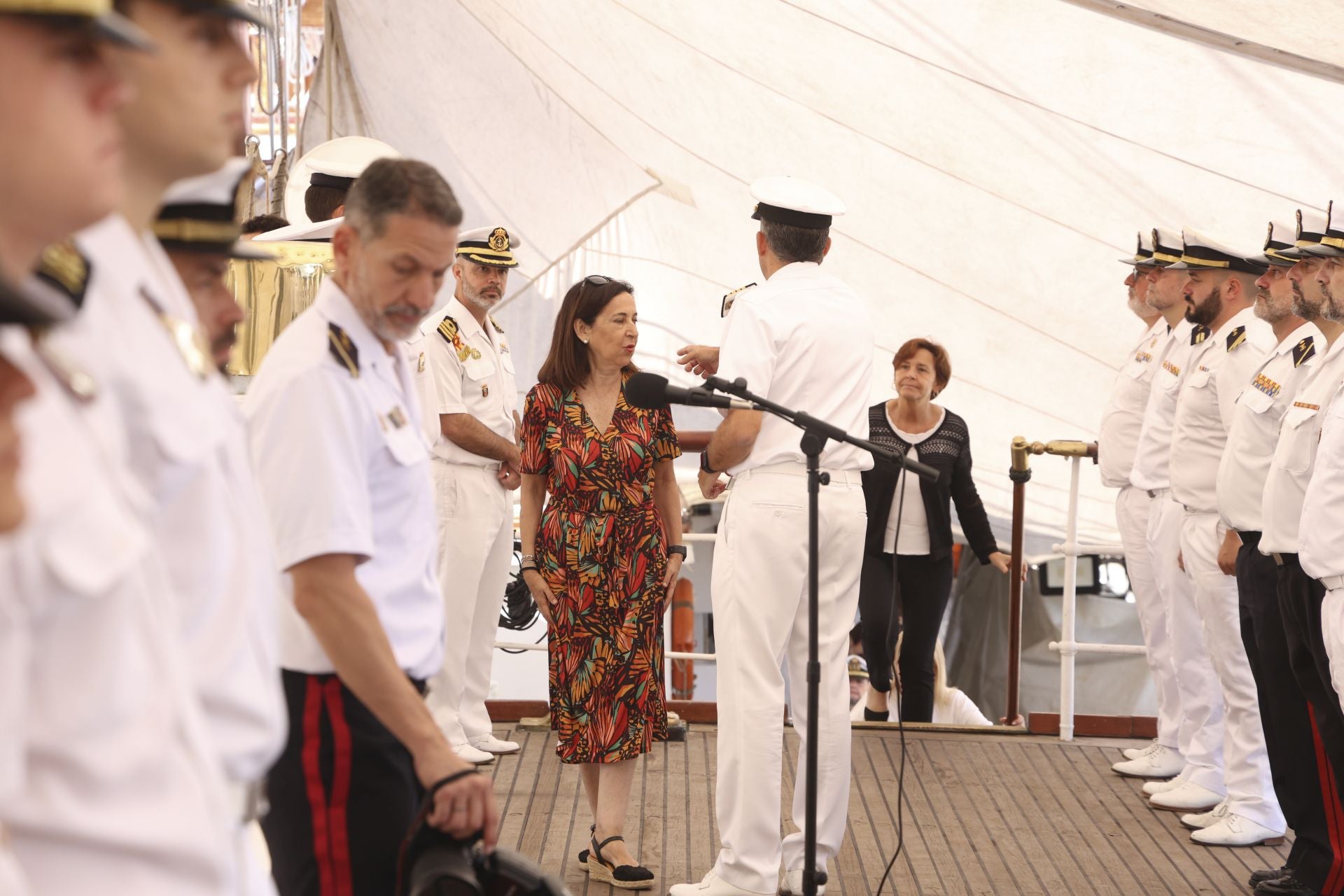 Margarita Robles, a bordo del &#039;Juan Sebastián de Elcano&#039; en Gijón