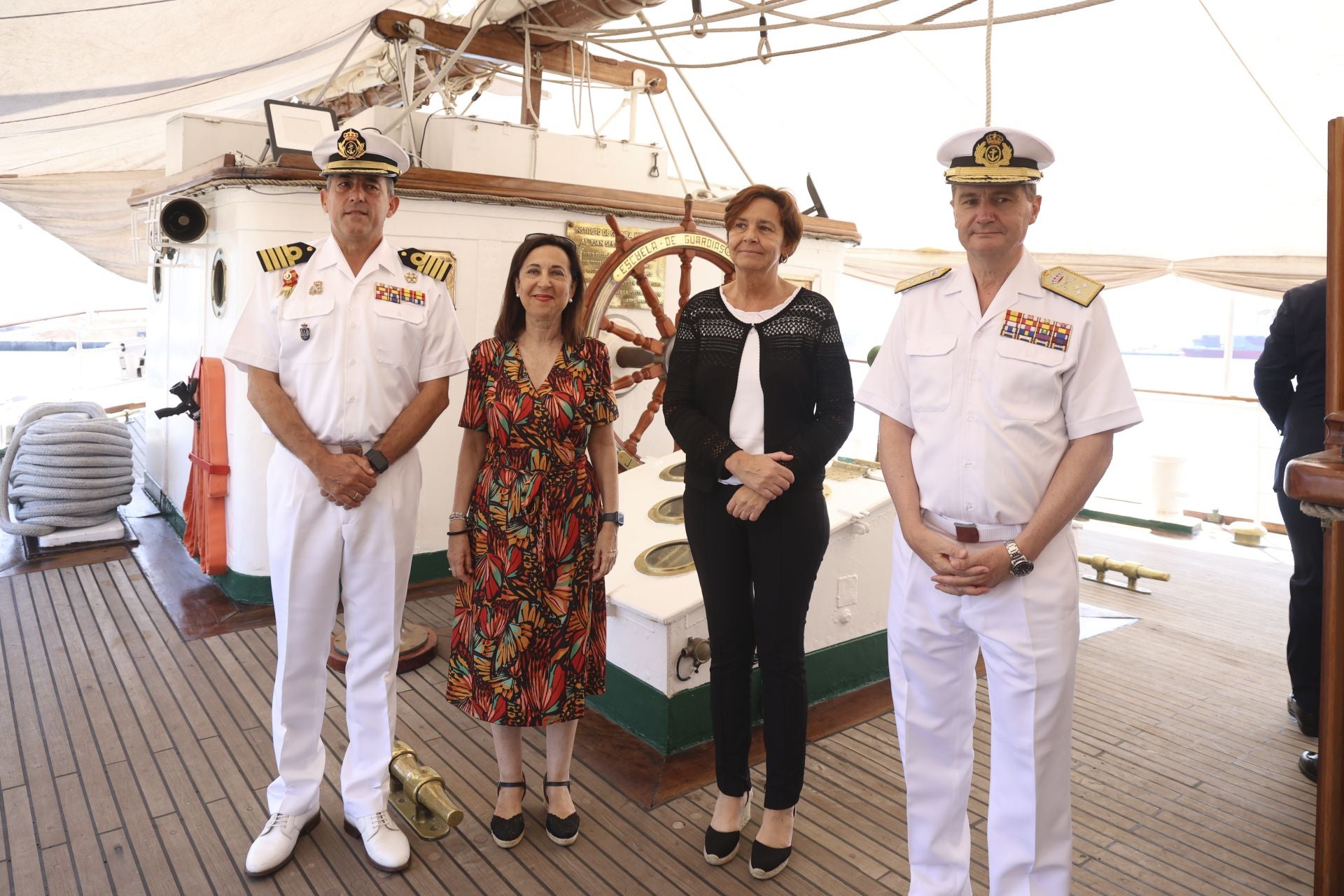 Margarita Robles, a bordo del &#039;Juan Sebastián de Elcano&#039; en Gijón