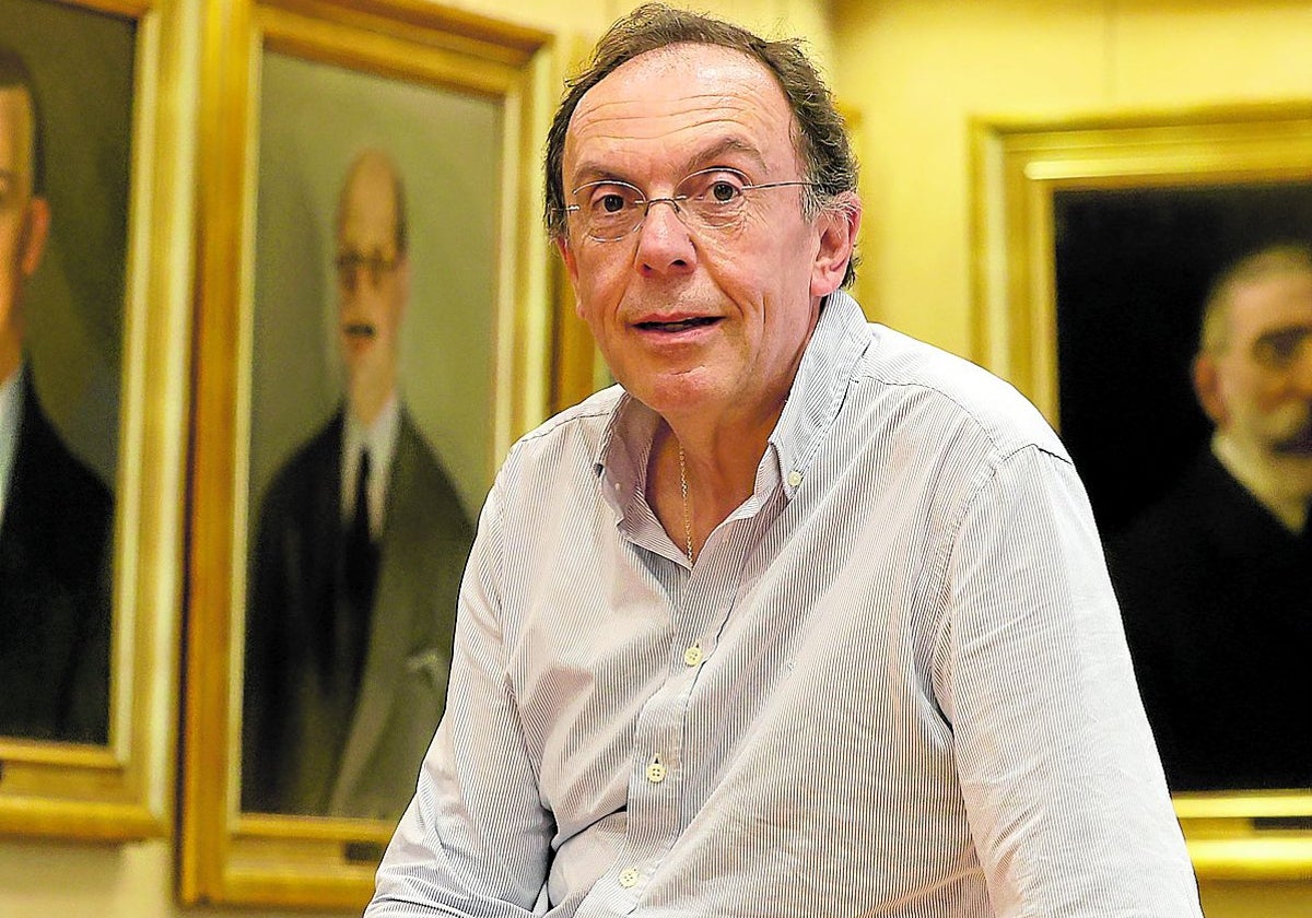 Fernando Villabella, en la Cámara de Comercio, donde ejerce de secretario.