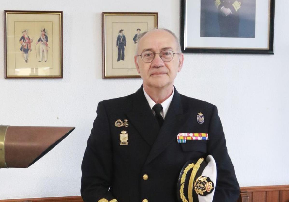 Luis Vicente Márquez Montero, en la Comandancia de Marina de Asturias, en Gijón.