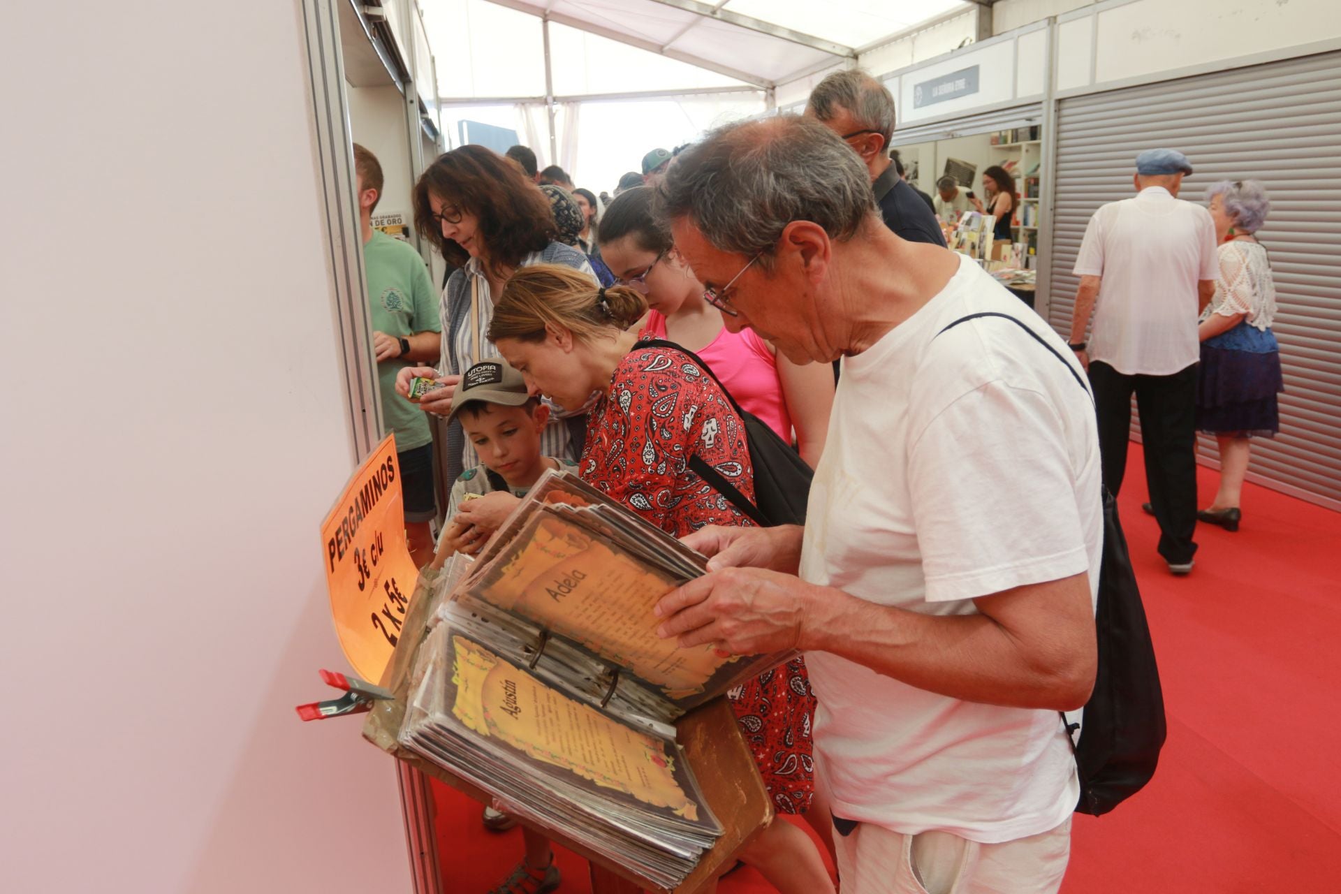 Gran ambiente este domingo en la Semana Negra de Gijón