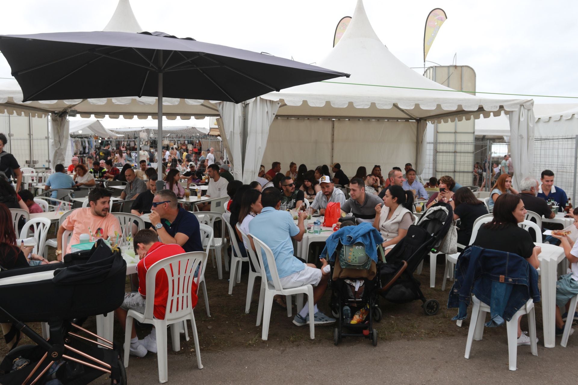 Gran ambiente este domingo en la Semana Negra de Gijón
