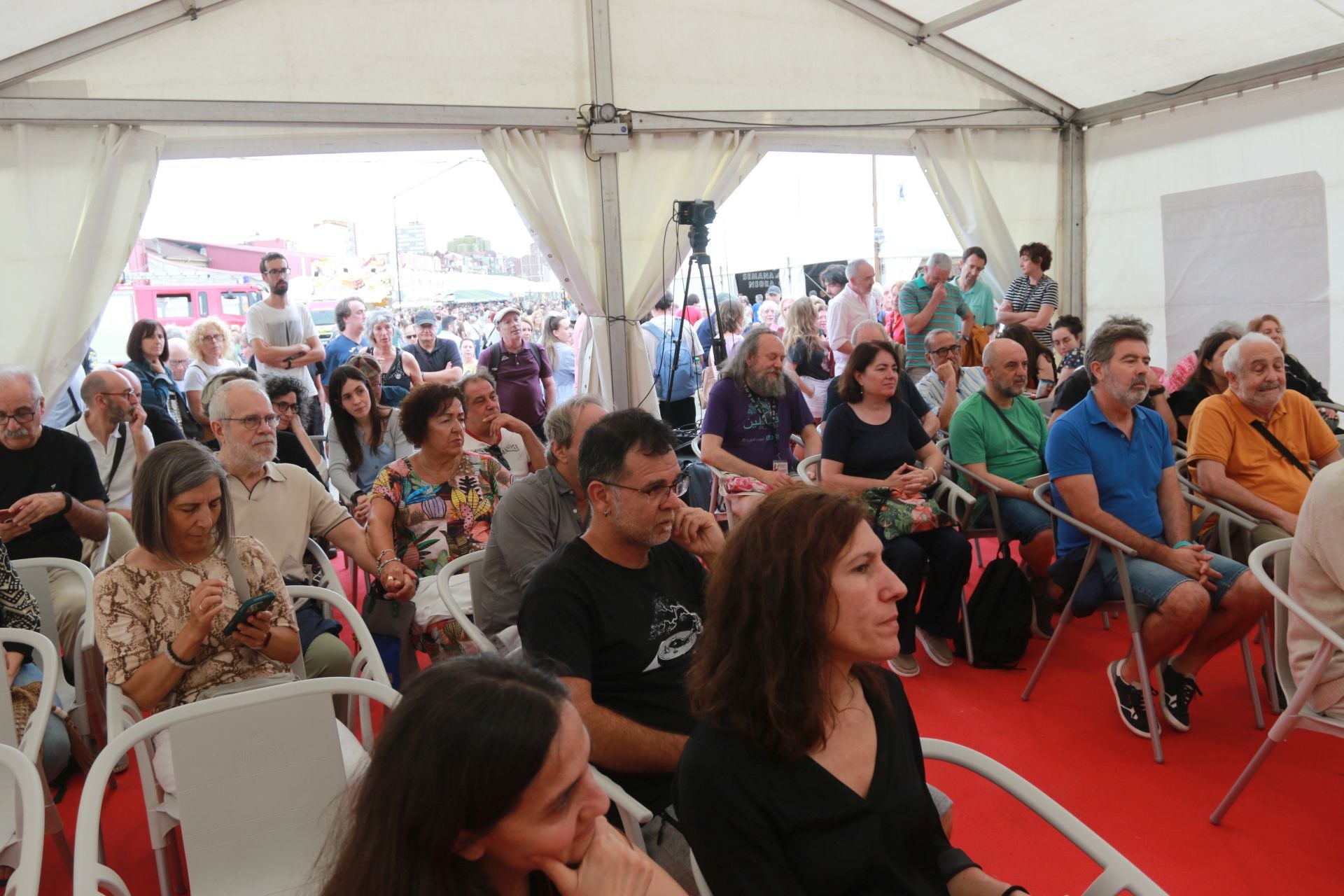 Gran ambiente este domingo en la Semana Negra de Gijón