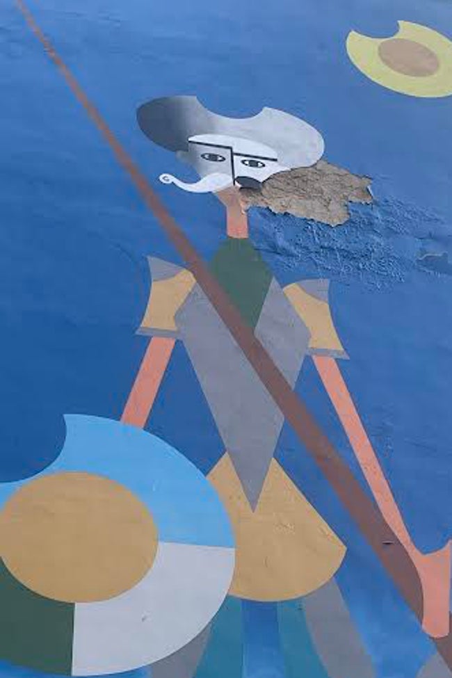 Desconchón en el mural.