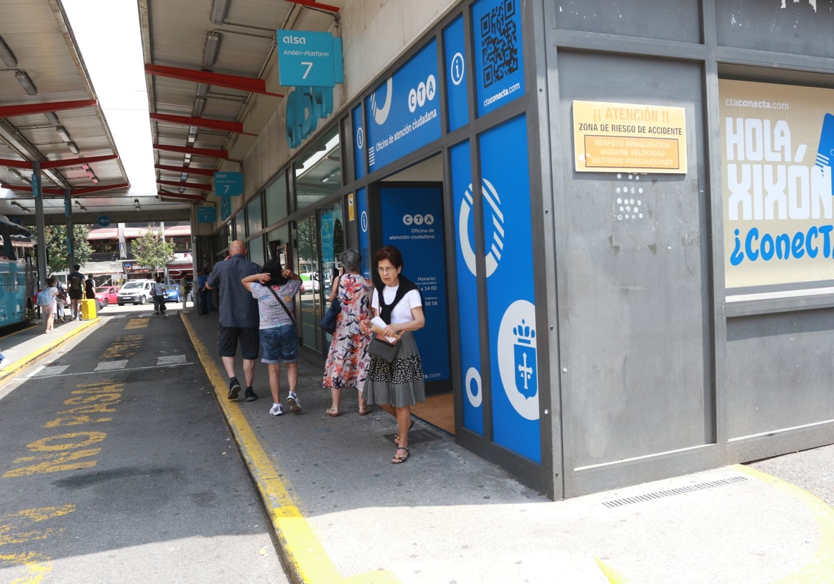 Oficina del CTA abierta en la estación de autobuses de Gijón.