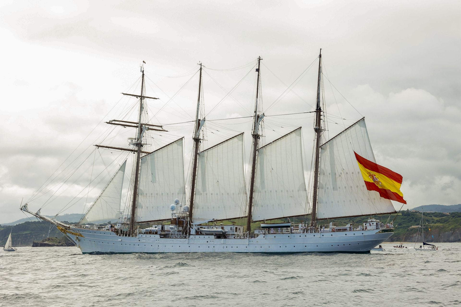 Una despedida entre sonrisas: así concluye la histórica visita del &#039;Elcano&#039; y la Princesa Leonor a Gijón