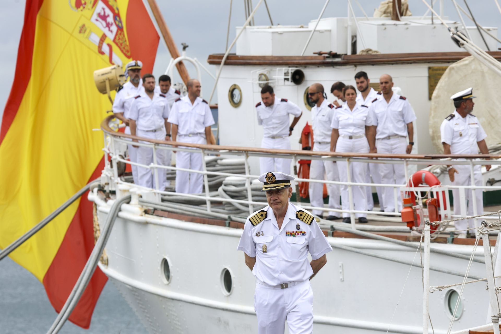 Una despedida entre sonrisas: así concluye la histórica visita del &#039;Elcano&#039; y la Princesa Leonor a Gijón