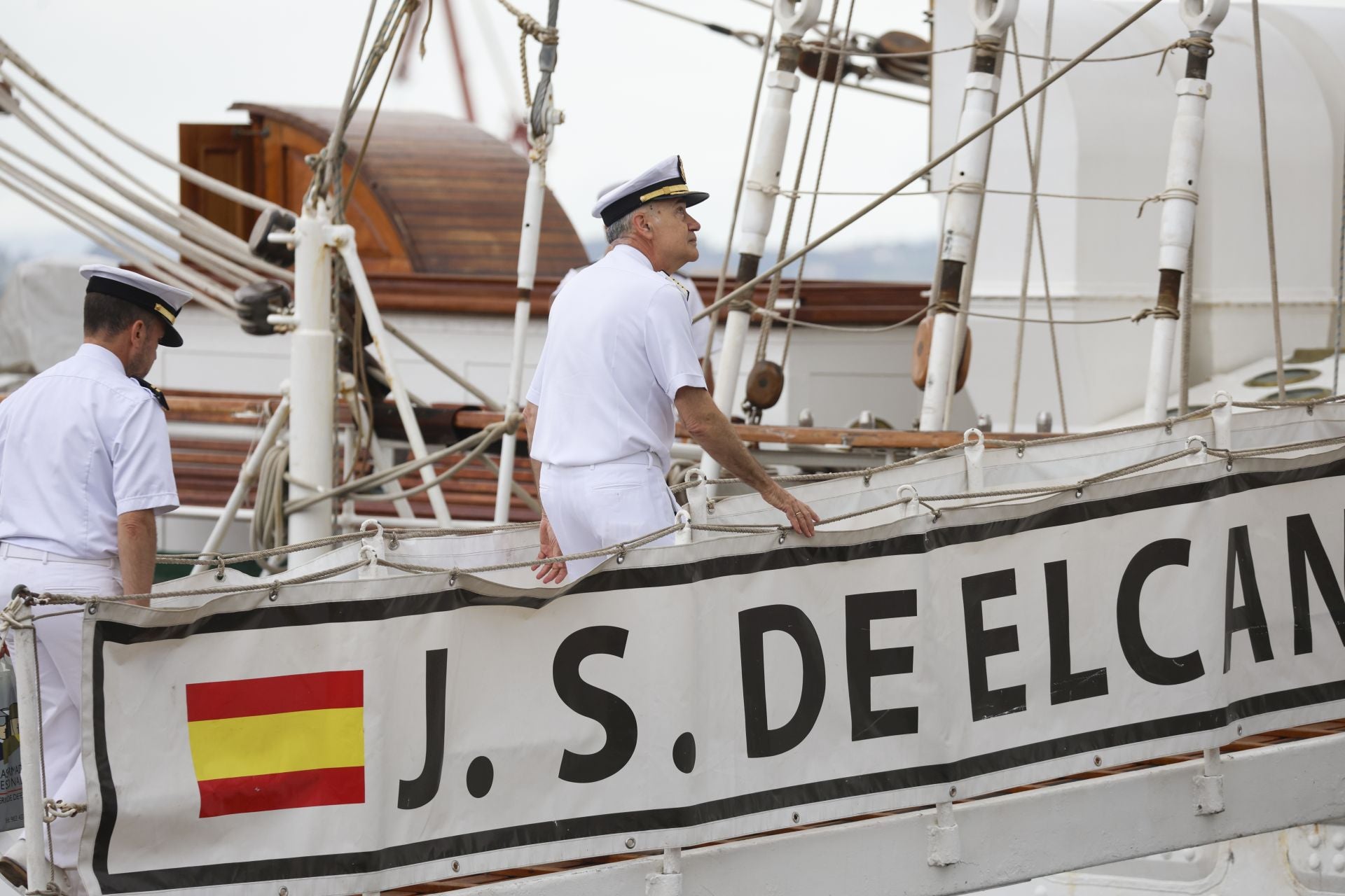 Una despedida entre sonrisas: así concluye la histórica visita del &#039;Elcano&#039; y la Princesa Leonor a Gijón