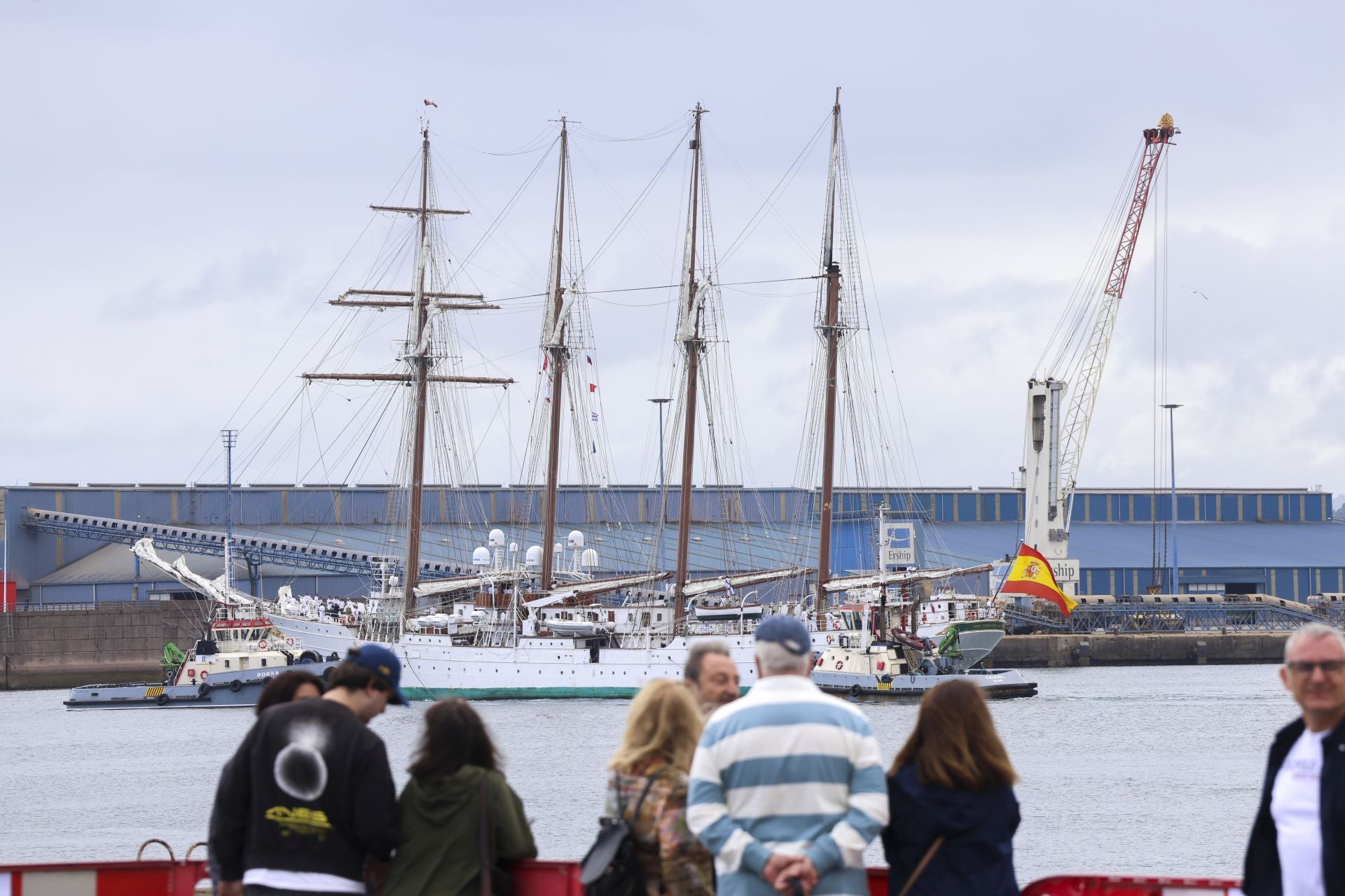 Una despedida entre sonrisas: así concluye la histórica visita del &#039;Elcano&#039; y la Princesa Leonor a Gijón