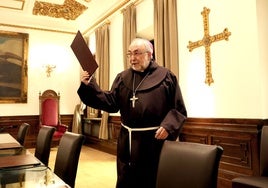 El arzobispo de Oviedo, Jesús Sanz Montes, en una comparecencia en la Casa Sacerdotal.