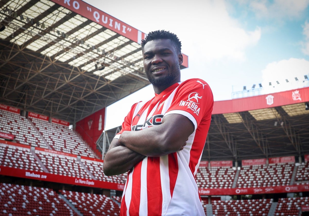 Caicedo, tras la confirmación de su nueva cesión al Sporting, en El Molinón.