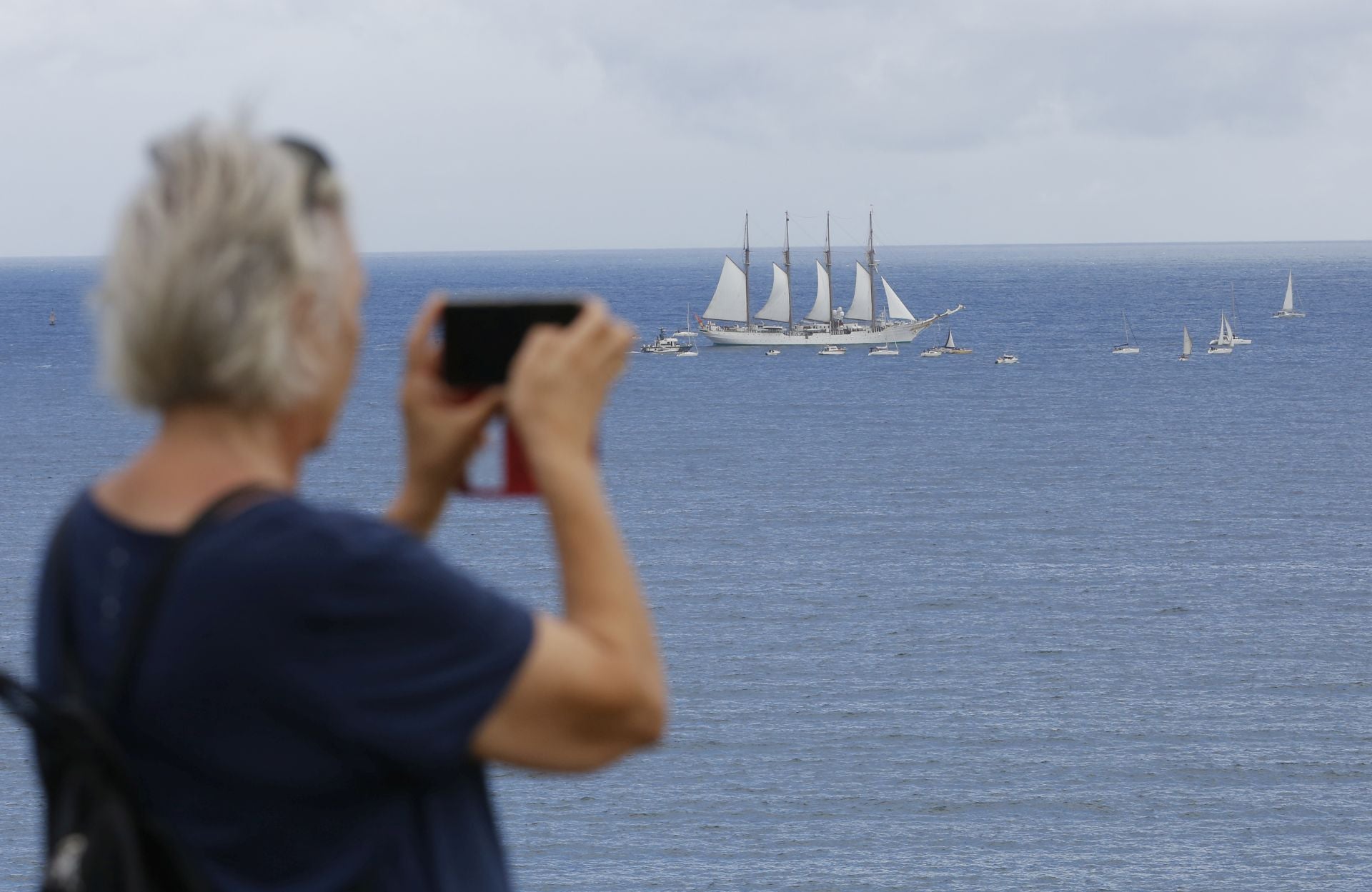 Una despedida entre sonrisas: así concluye la histórica visita del &#039;Elcano&#039; y la Princesa Leonor a Gijón
