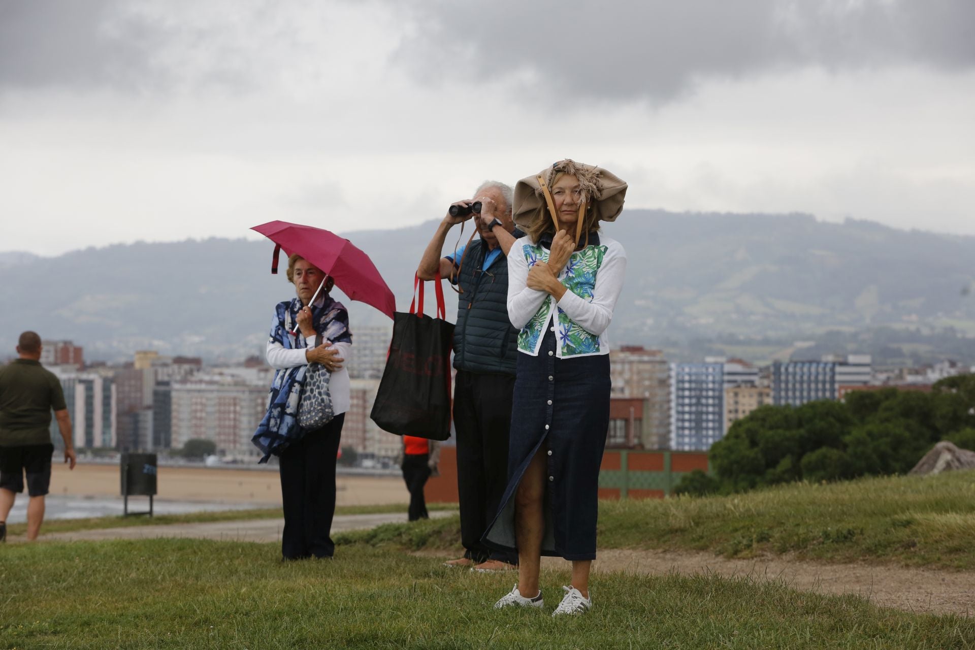 Una despedida entre sonrisas: así concluye la histórica visita del &#039;Elcano&#039; y la Princesa Leonor a Gijón