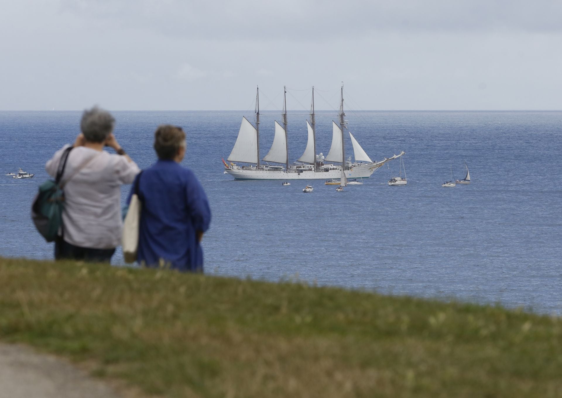 Una despedida entre sonrisas: así concluye la histórica visita del &#039;Elcano&#039; y la Princesa Leonor a Gijón