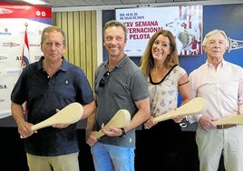 Falo Escandón, Roberto Costales, Ana Villanueva y Alberto Ancizu, en la presentación.