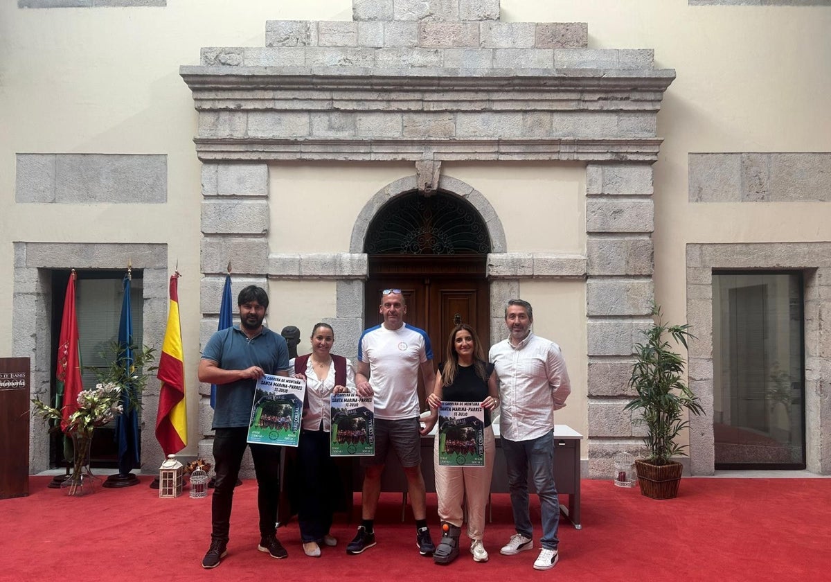 Presentación de la carrera en el Ayuntamiento de Llanes.