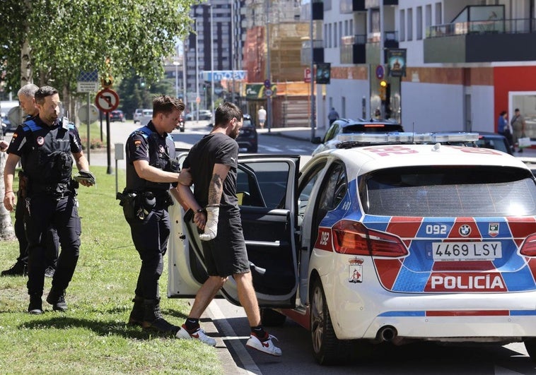 La Policía detiene al joven que protagonizó una espectacular huida por la avenida de la Constitución.