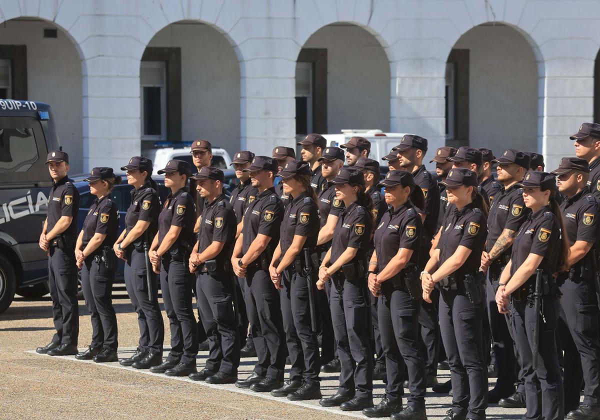 Asturias da la bienvenida a 31 agentes de la Policía Nacional en prácticas