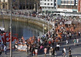 Protesta en Gijón ante la entrada en prisión de 'las seis de la Suiza'