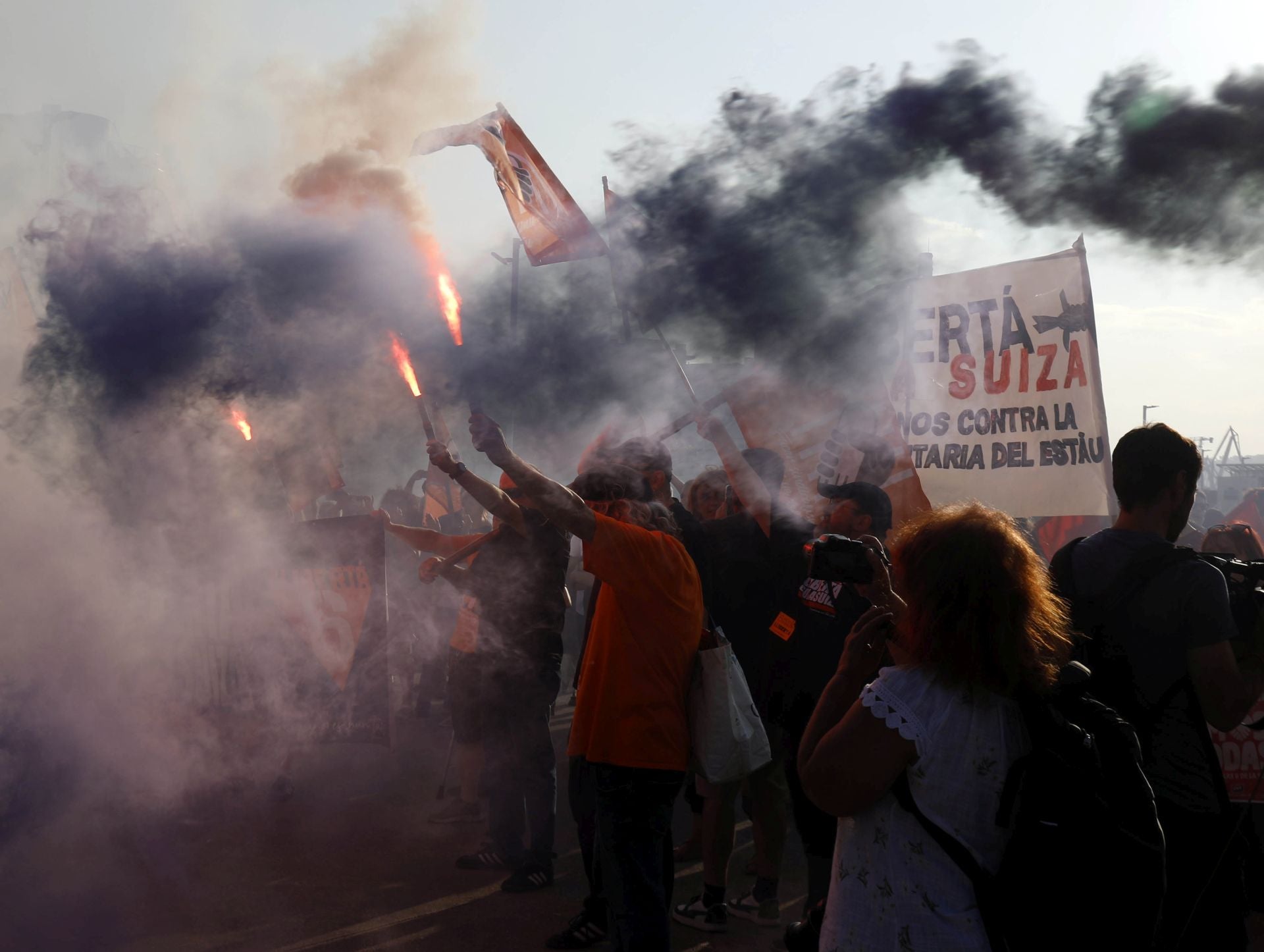 Los sindicatos claman en Gijón por la libertad de &#039;las seis de la Suiza&#039;