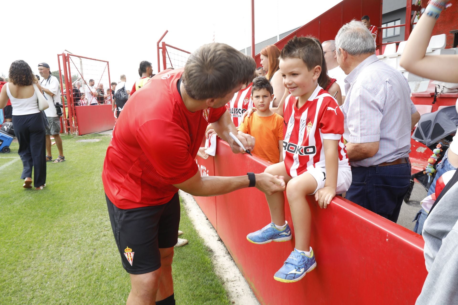 &#039;Mareona&#039; en el primer entrenamiento de la temporada del Sporting de Gijón