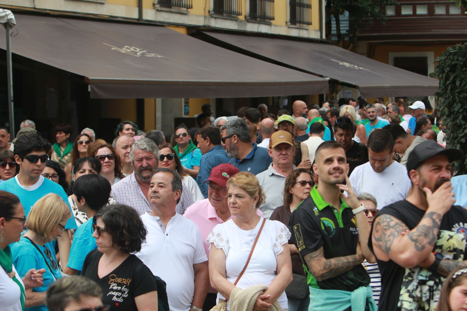 Nava se rinde a la sidra asturiana bien escanciada