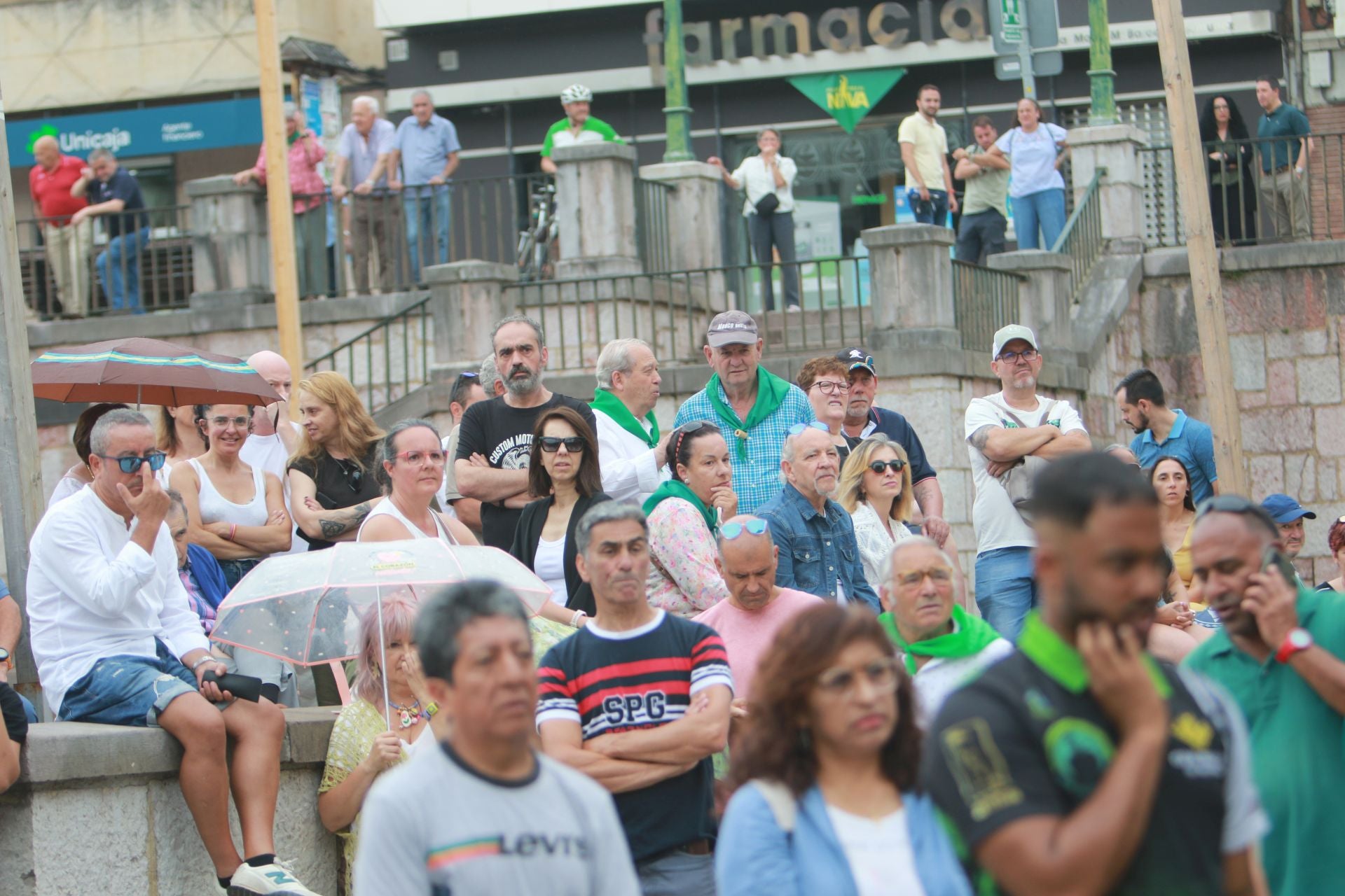 Nava se rinde a la sidra asturiana bien escanciada