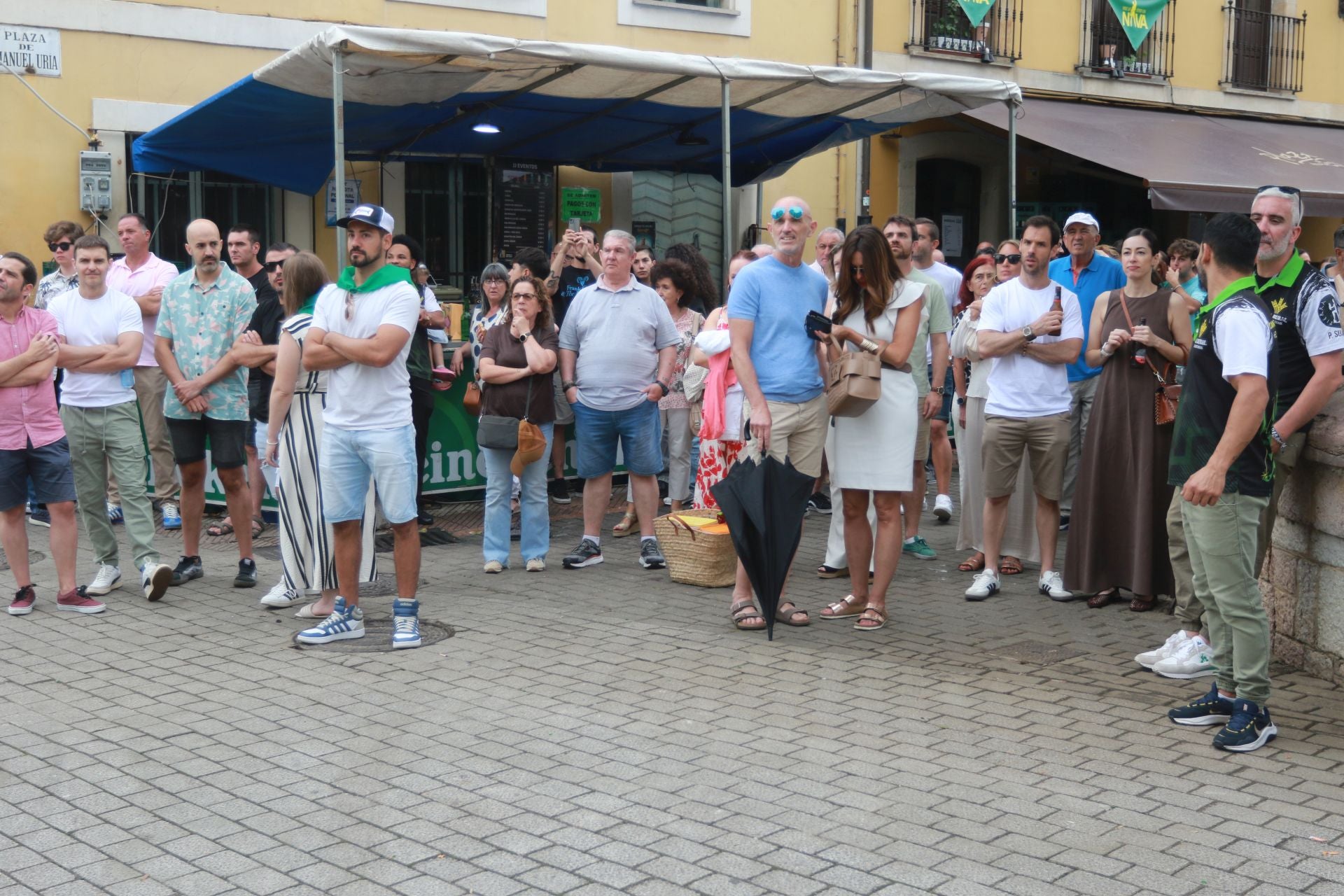 Nava se rinde a la sidra asturiana bien escanciada