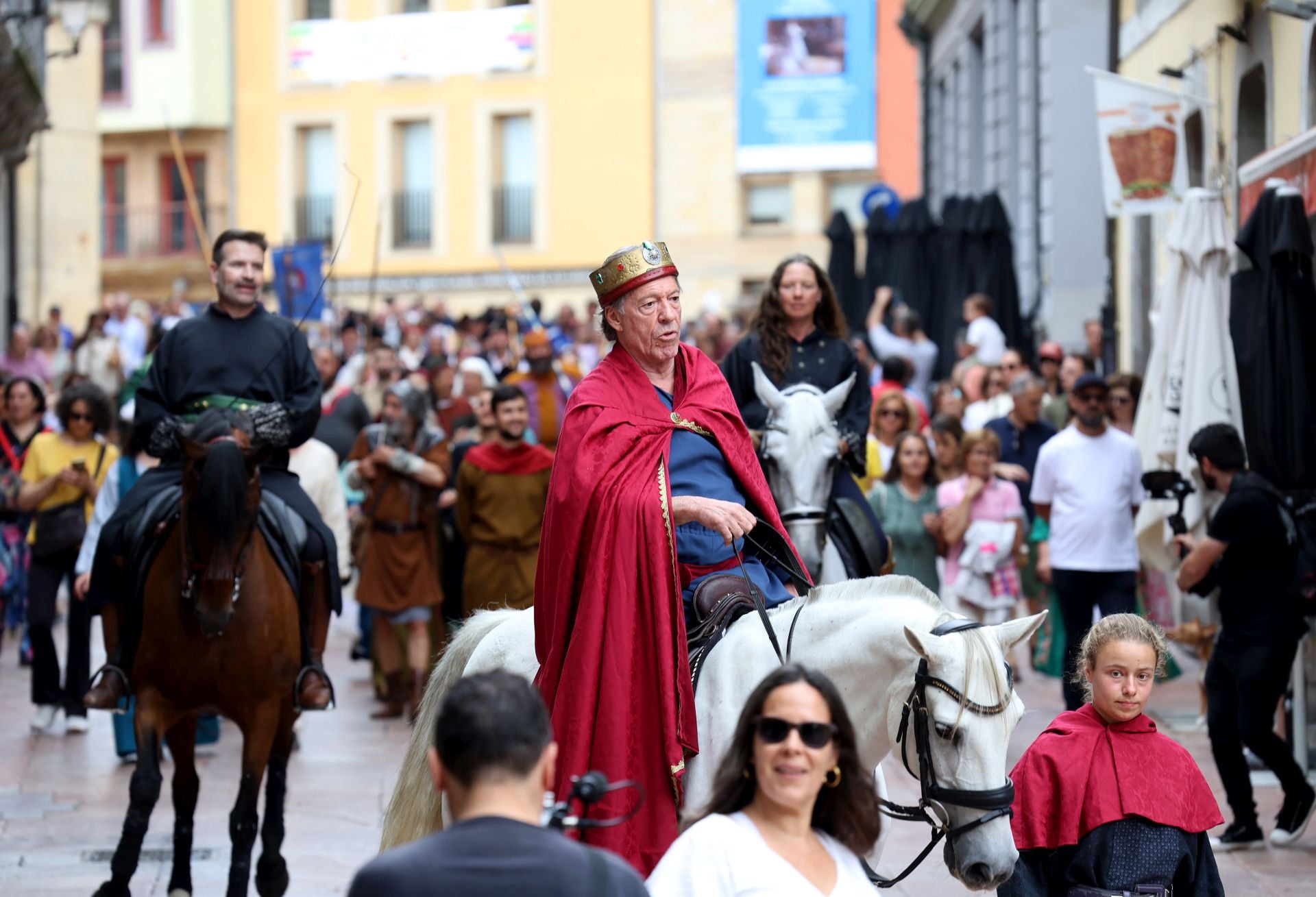 Fotos: La despedida de Alfonso II de Oviedo en su partida hacia Santiago