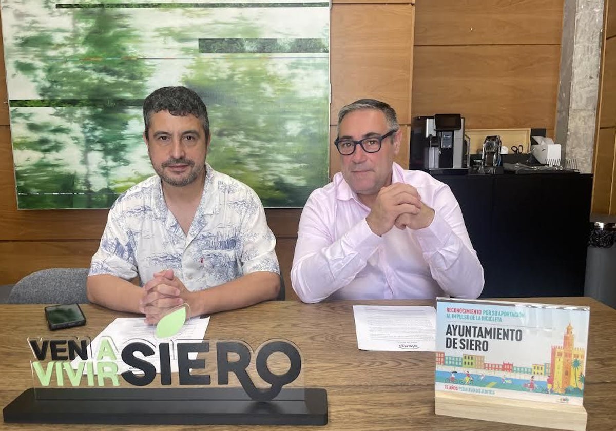 Javier Rodríguez y Pergentino Martínez, en el Ayuntamiento de Siero