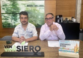 Javier Rodríguez y Pergentino Martínez, en el Ayuntamiento de Siero