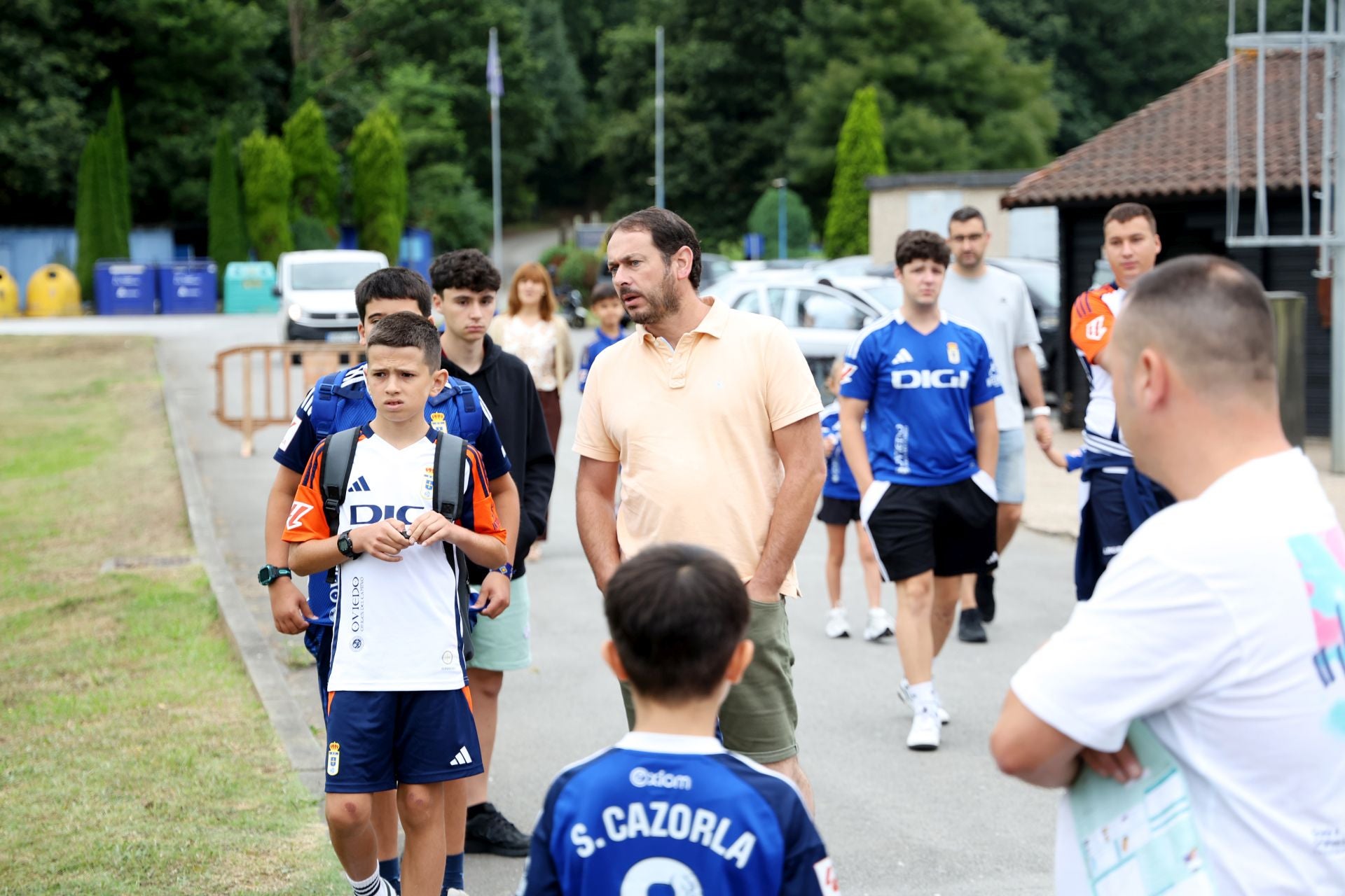 El Real Oviedo, arropado por su gente en el primer entenamiento de la temporada
