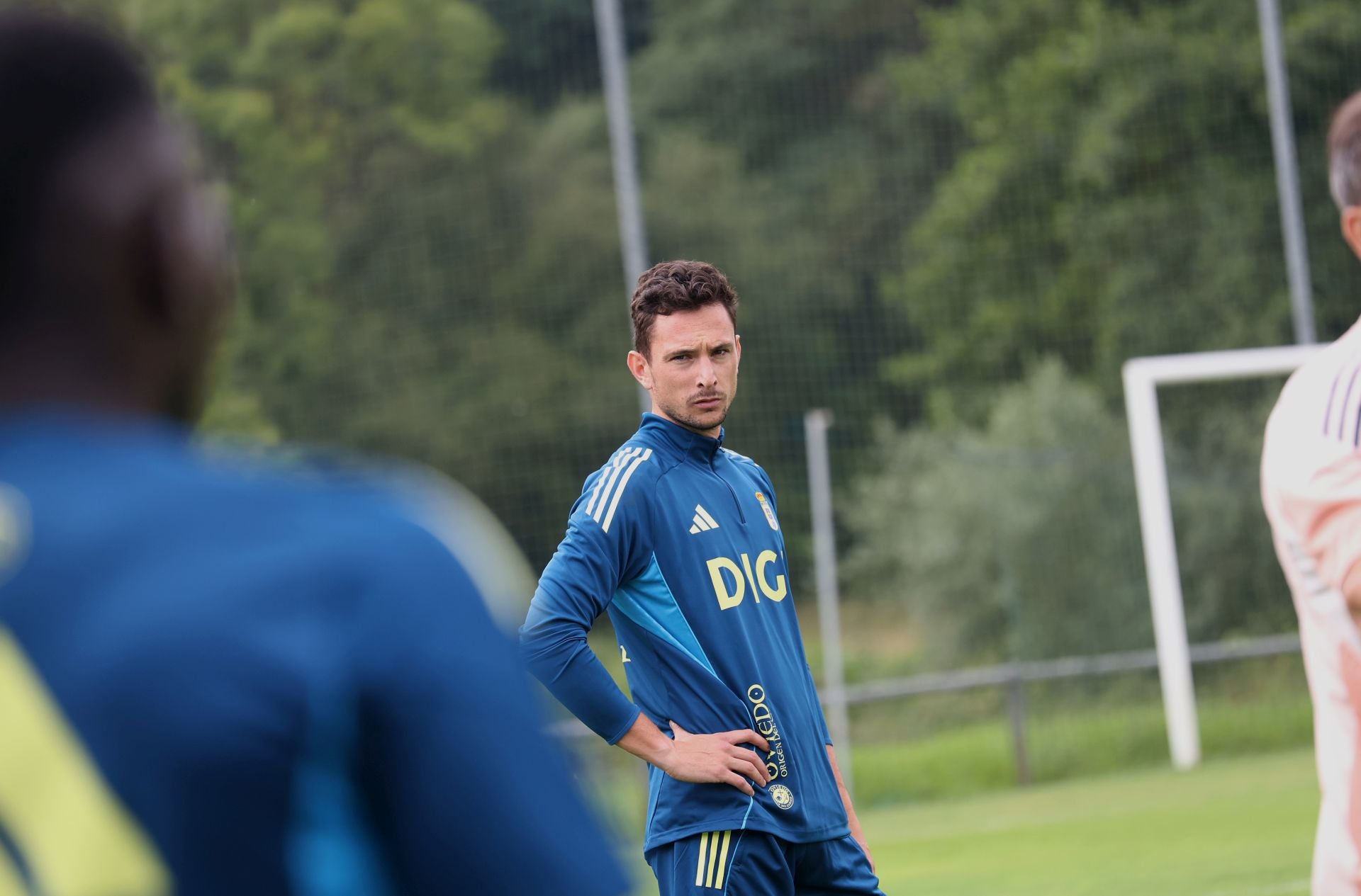El Real Oviedo, arropado por su gente en el primer entenamiento de la temporada