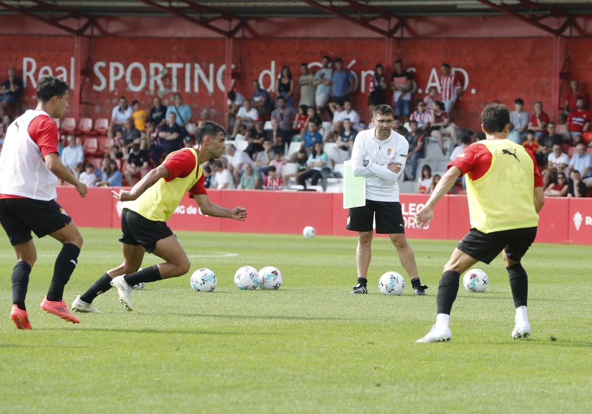 Un momento de un entrenamiento del Sporting de Gijón.