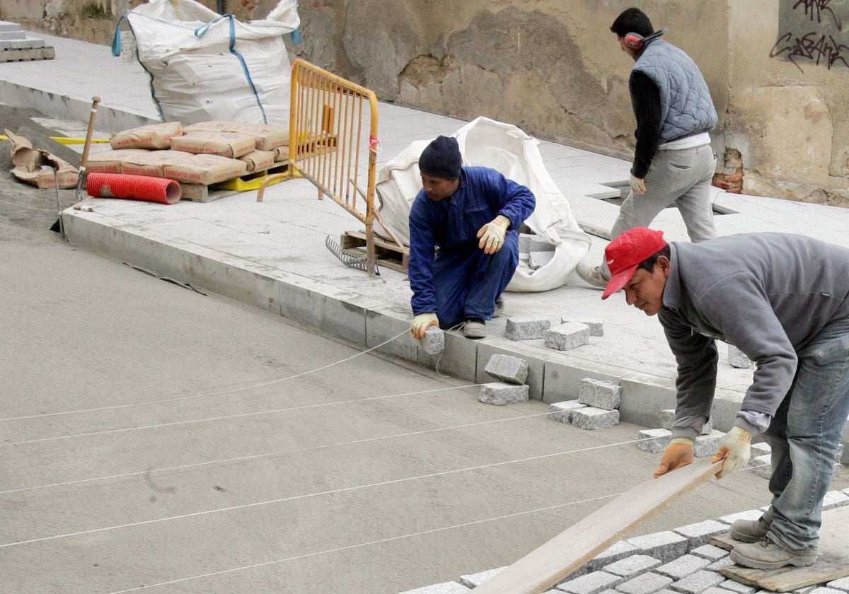 Trabajadores extranjeros, en una obra.