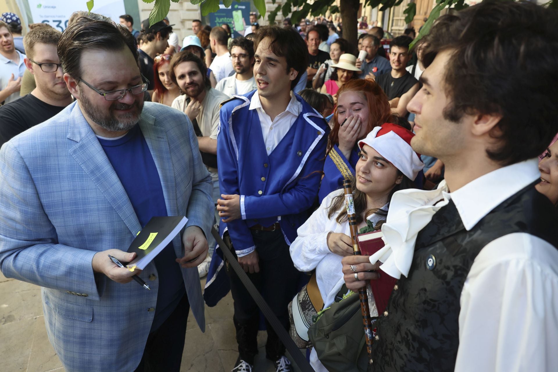 El Festival Celsius de Avilés echa a andar: largas colas por Brandon Sanderson