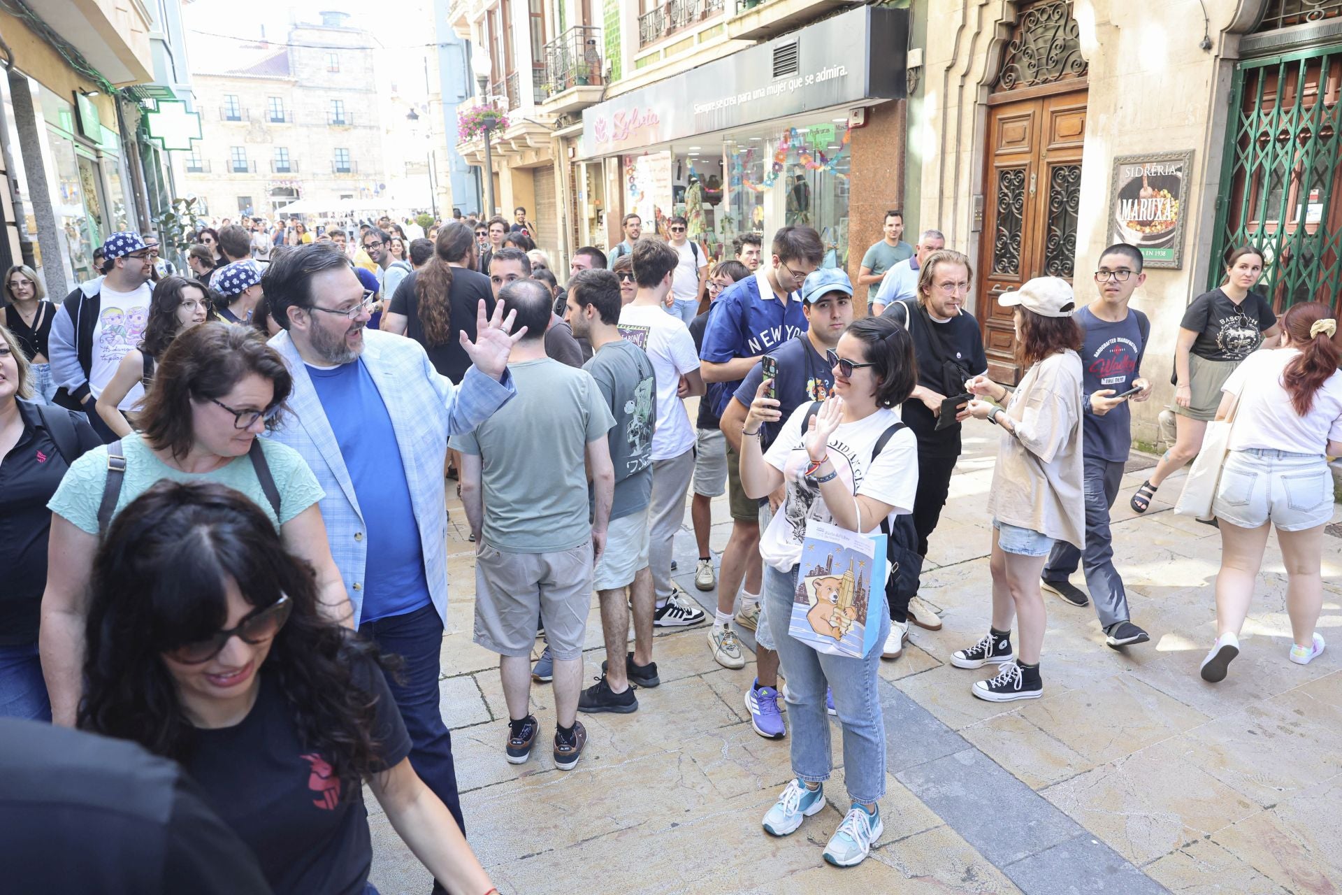El Festival Celsius de Avilés echa a andar: largas colas por Brandon Sanderson