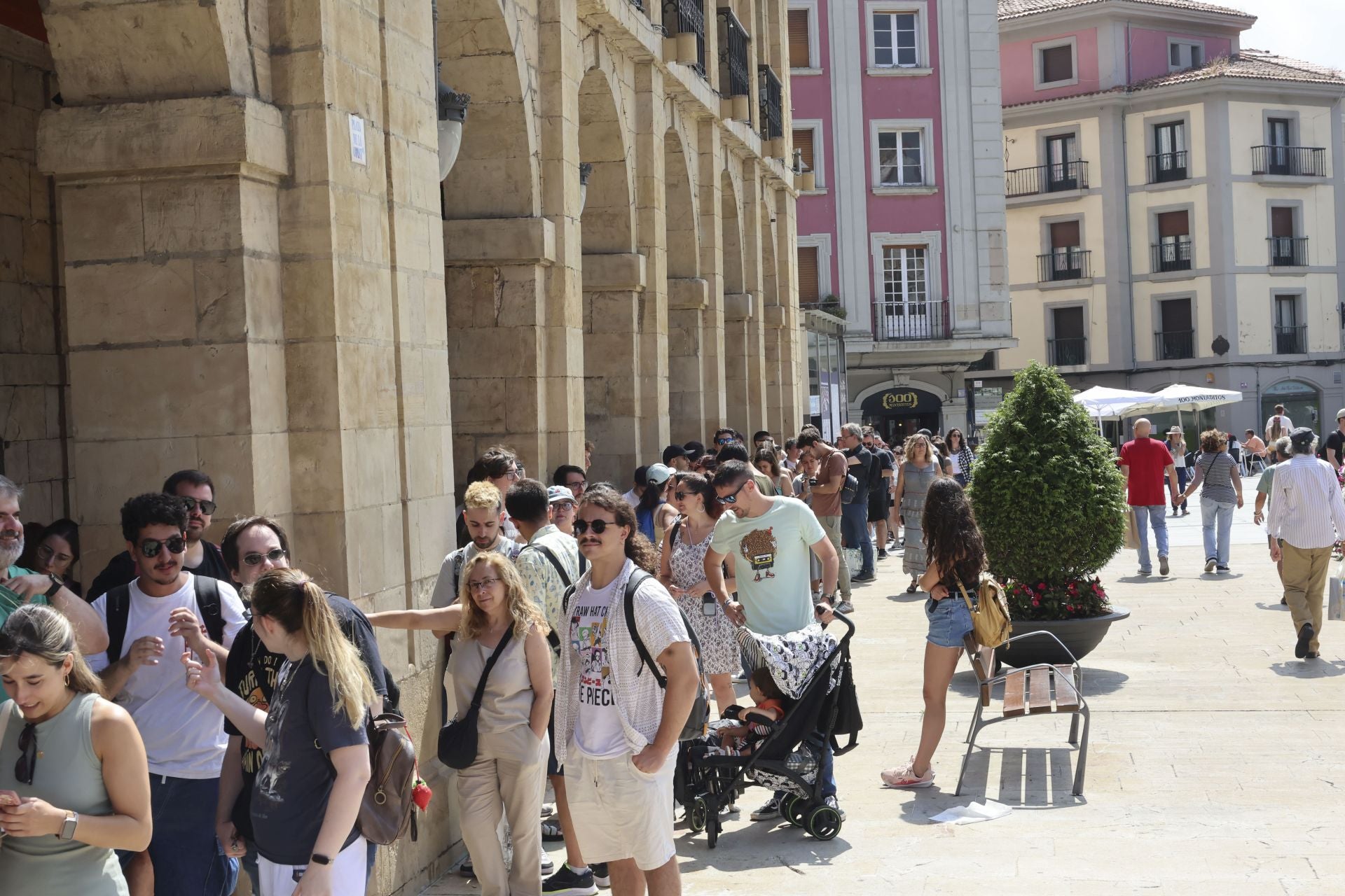 El Festival Celsius de Avilés echa a andar: largas colas por Brandon Sanderson